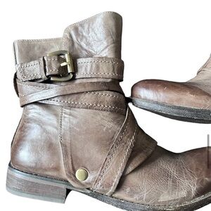 Miz Mooz Women’s Taupe Leather Ankle Bootie Size 7